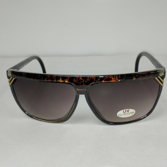 NWT True Vintage 90's Lady Fashion Sunglasses w/top bar design & gradient lens